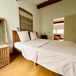 A Spacious, Sunny & Calm Loft In Avignon\'S Heart