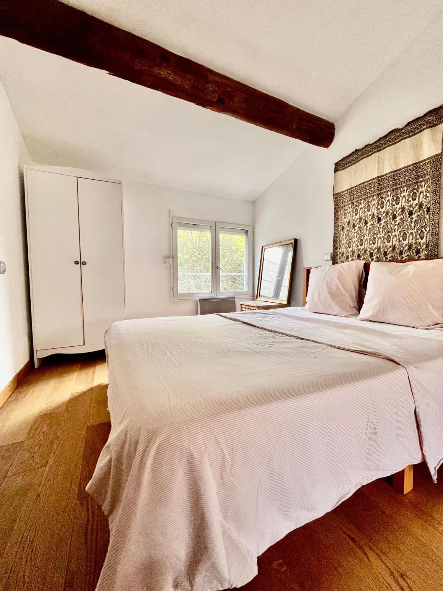 A Spacious, Sunny & Calm Loft In Avignon's Heart